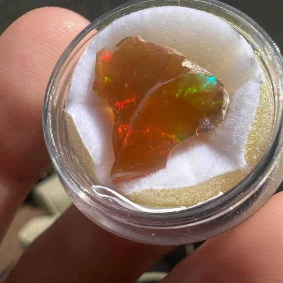 4.75ctw genuine flashyOpal in gem jar - Picture 13 of 13